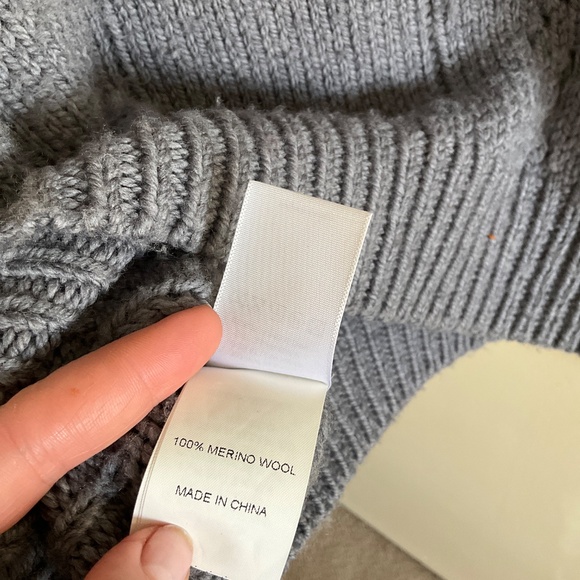 YanYan Knits Frosty Oversize 100% Merino Wool Vest Knot Detail Size M - Picture 7 of 7